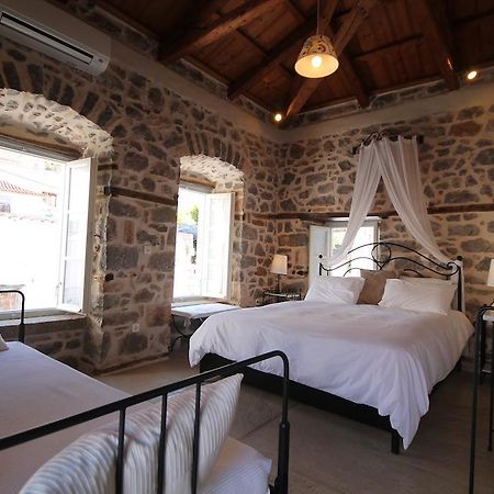 Guesthouse Alexandra Hidra Exterior foto