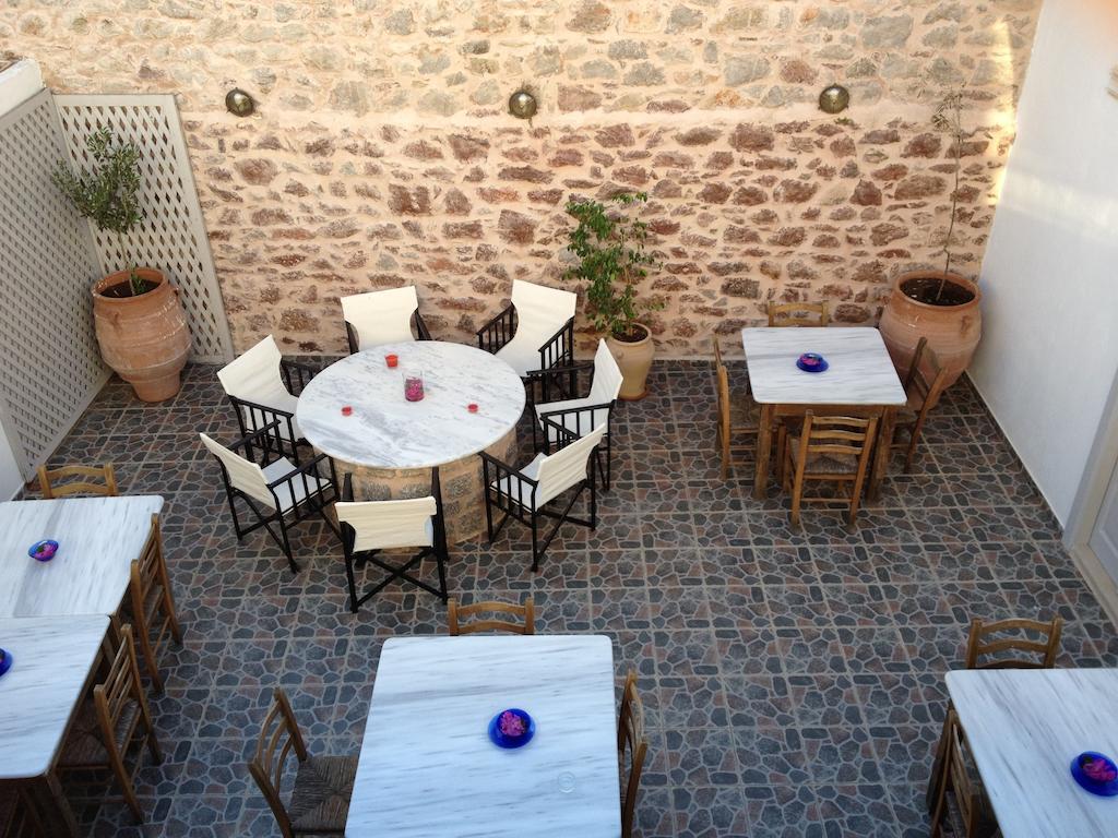 Guesthouse Alexandra Hidra Exterior foto