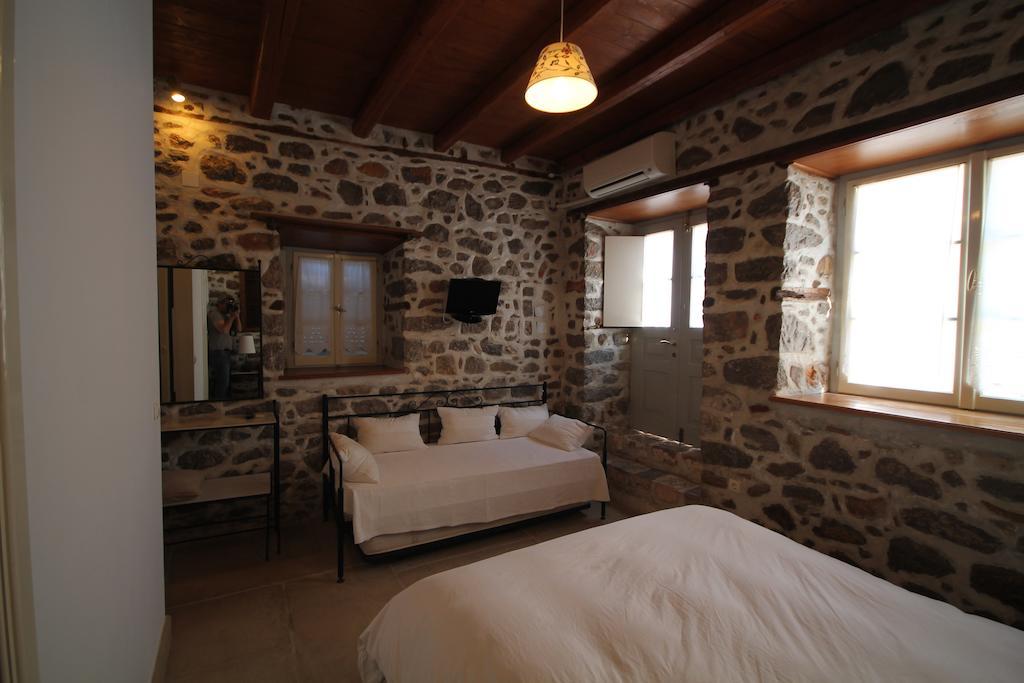 Guesthouse Alexandra Hidra Quarto foto