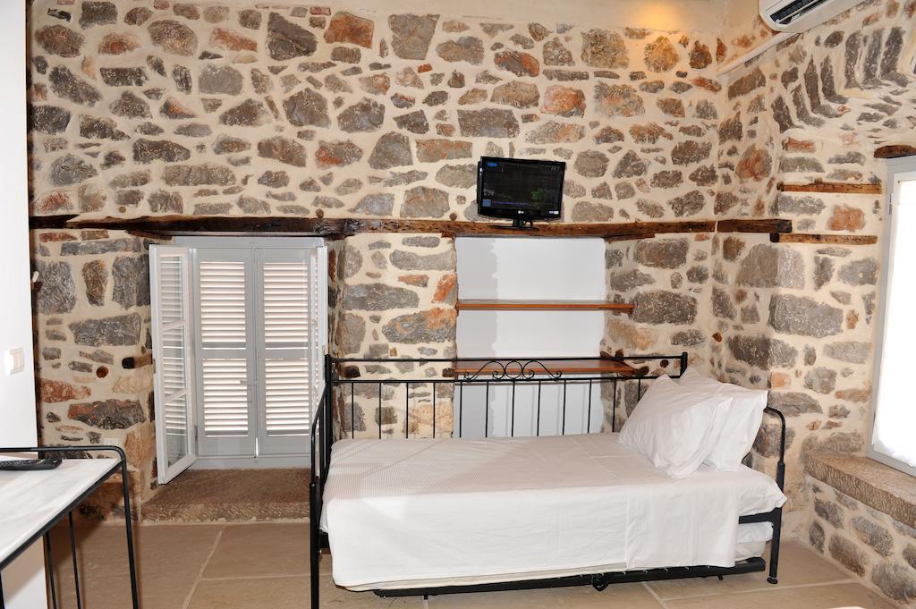 Guesthouse Alexandra Hidra Quarto foto